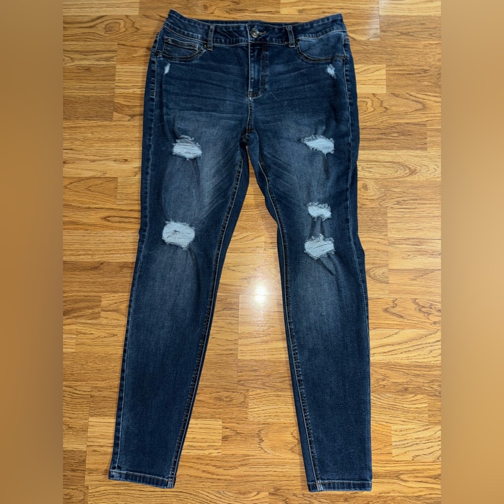 Maurices Dark Wash Distressed Skinny Jeans Jegging Women’s Size Large Regular